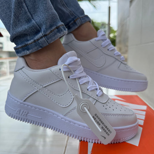 NIKE FOR ONE - Sport